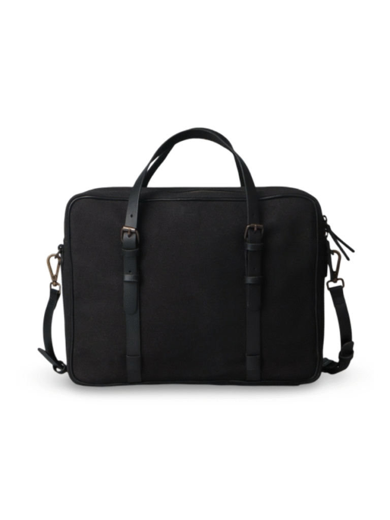 Outback – The Loire Attache | Dark Canvas